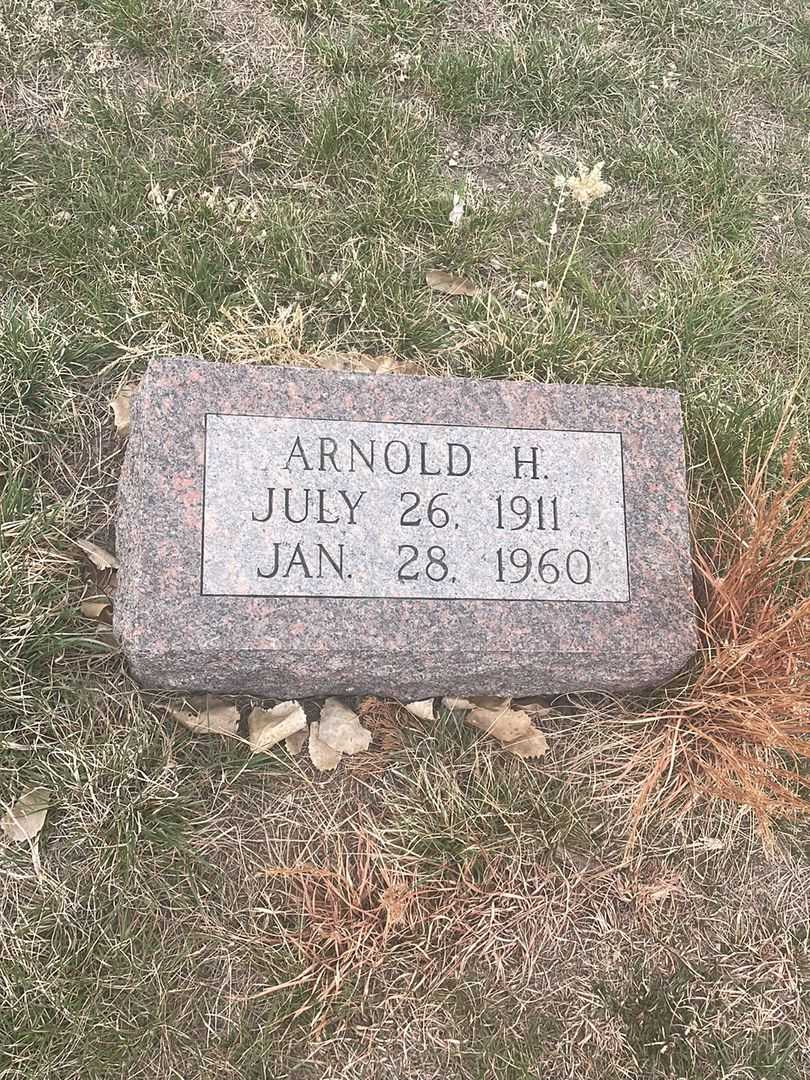 Arnold H. Vossberg's grave. Photo 3