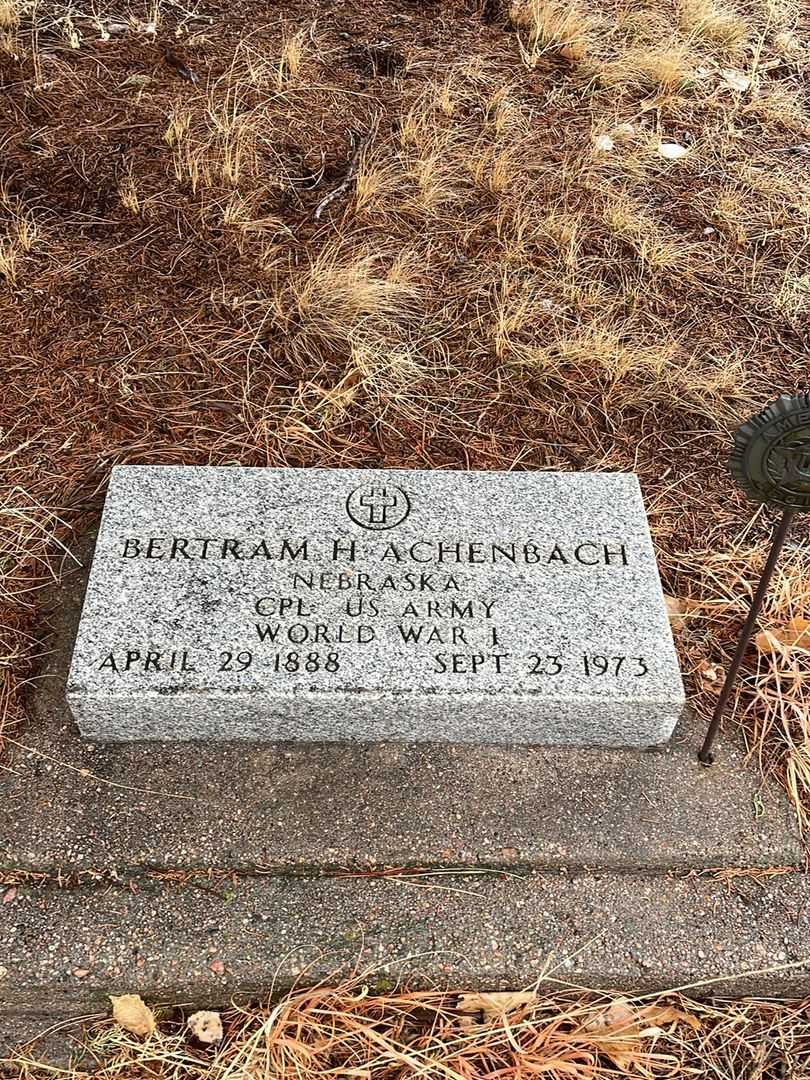 Bertram H. Achenbach's grave. Photo 3