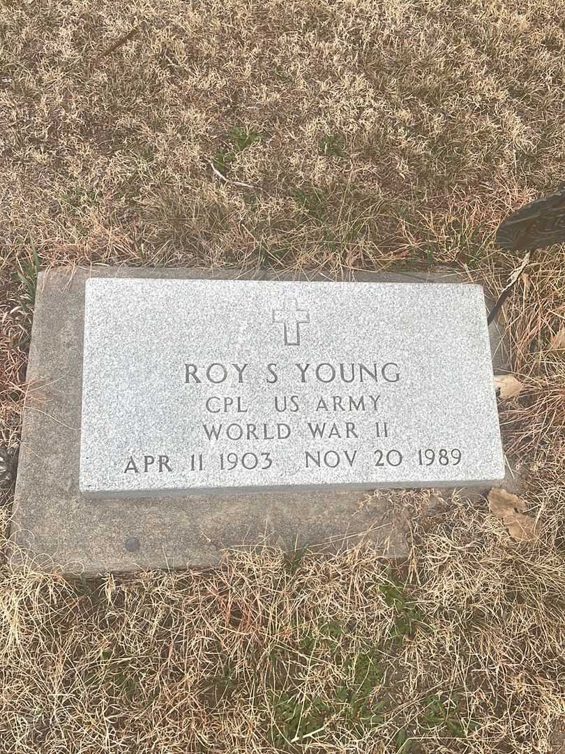 Roy S. Young's grave. Photo 3