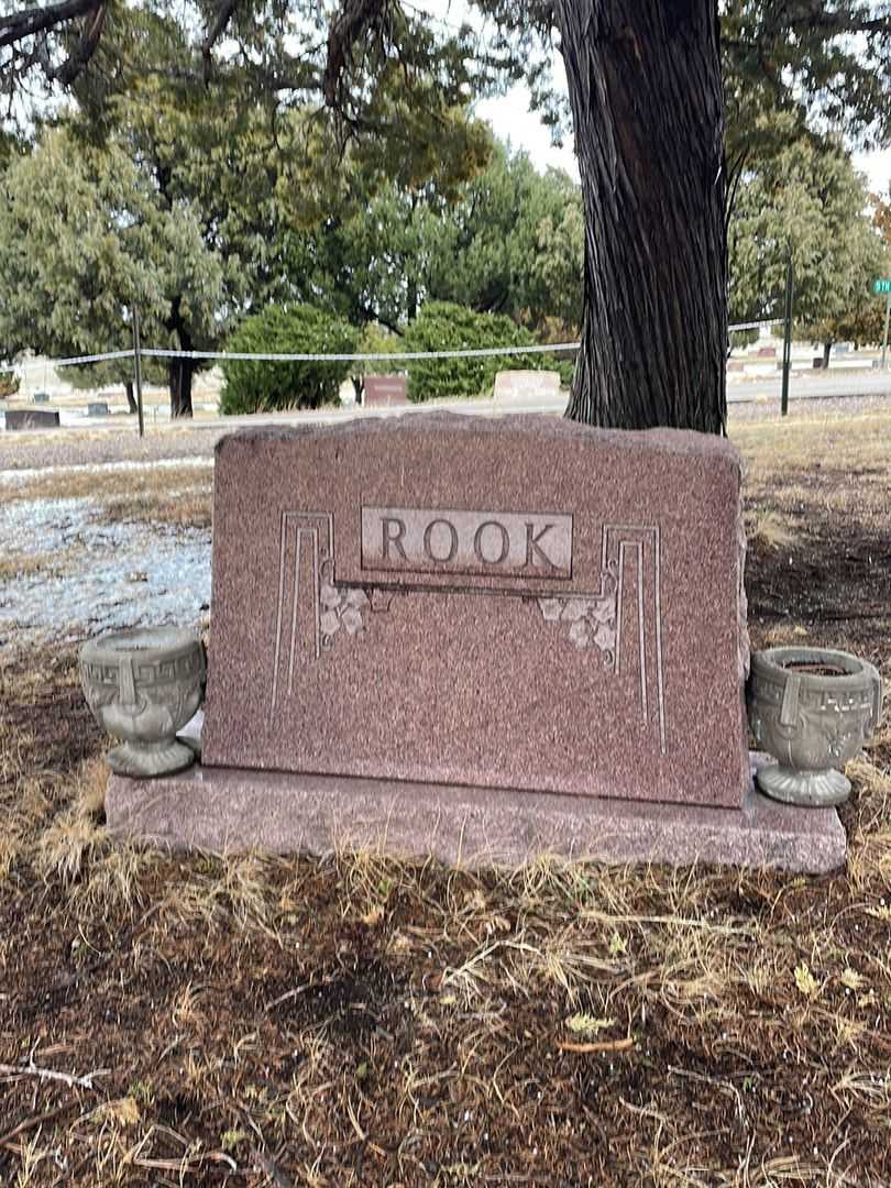Mattie Rook Paulsen's grave. Photo 1