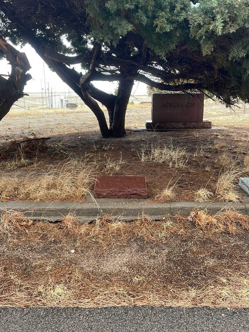 Eunice H. Achenbach's grave. Photo 2