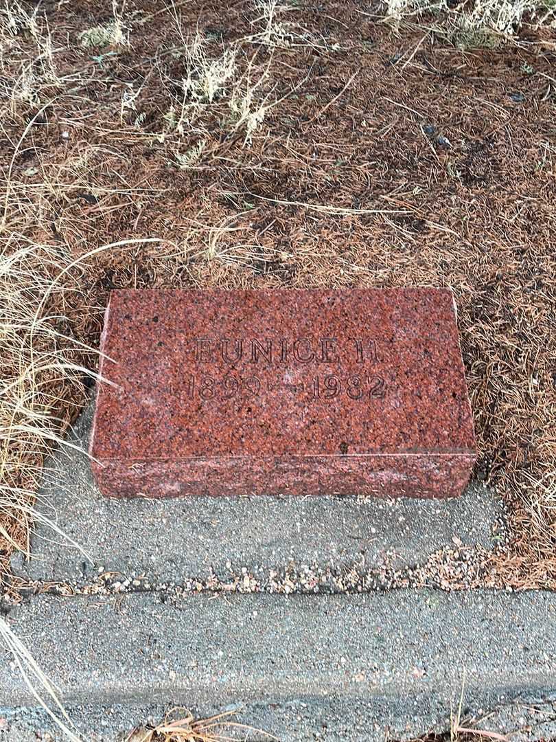 Eunice H. Achenbach's grave. Photo 3
