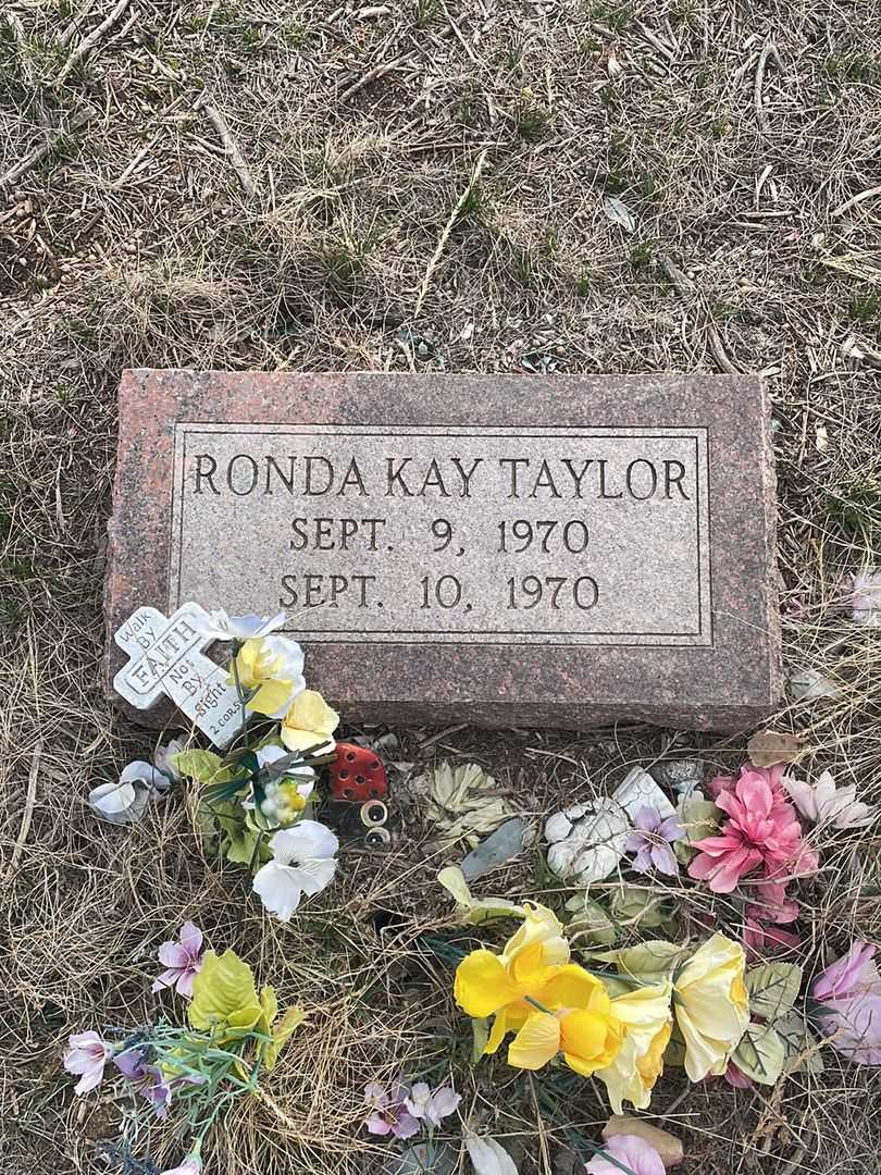 Ronda Kay Taylor's grave. Photo 2