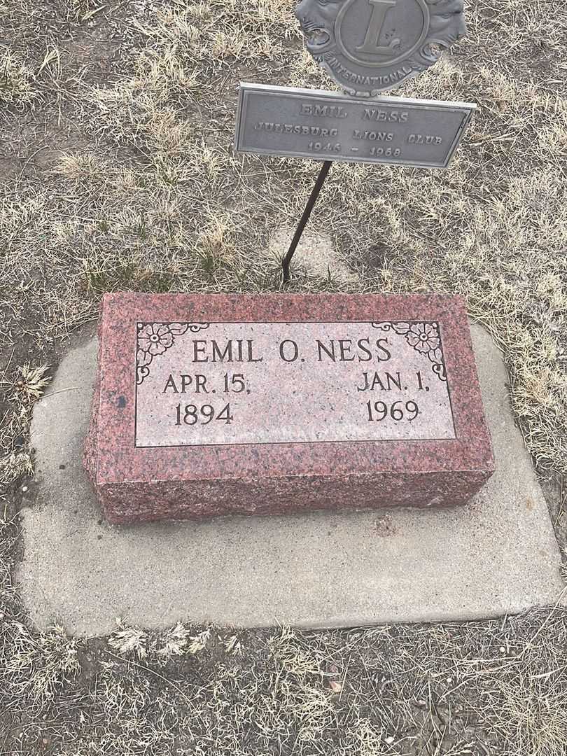 Emil O. Ness's grave. Photo 3