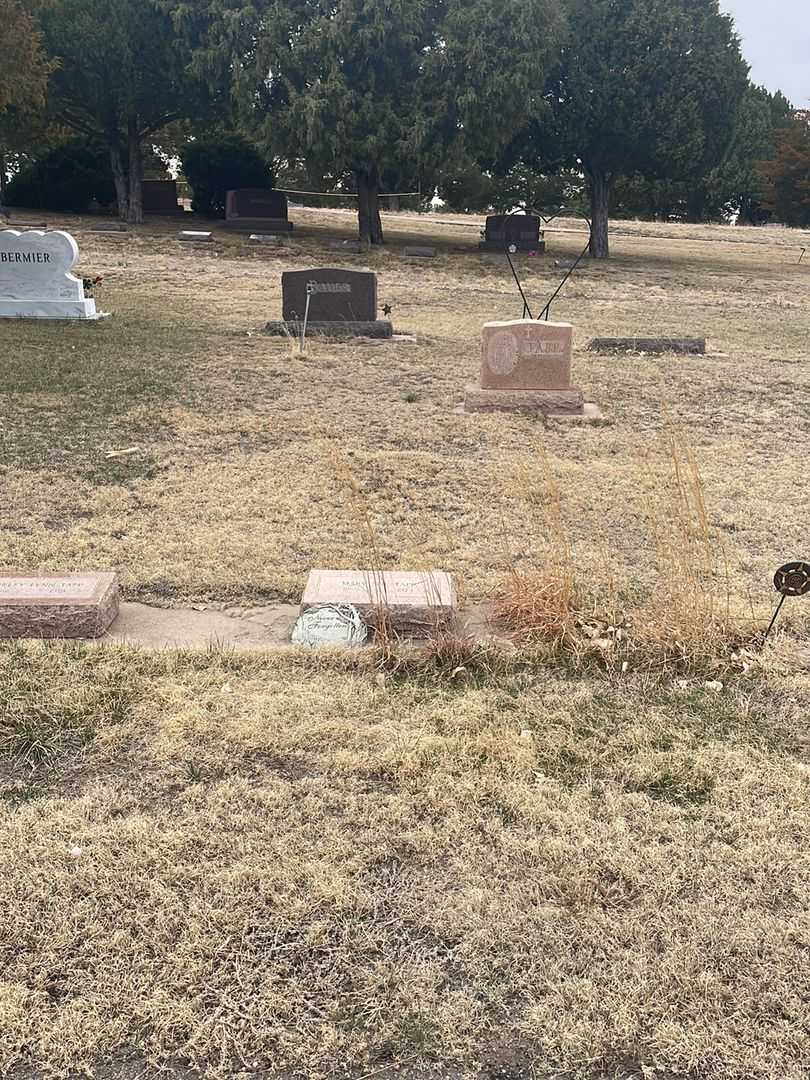 Mary Sue Tapp's grave. Photo 2