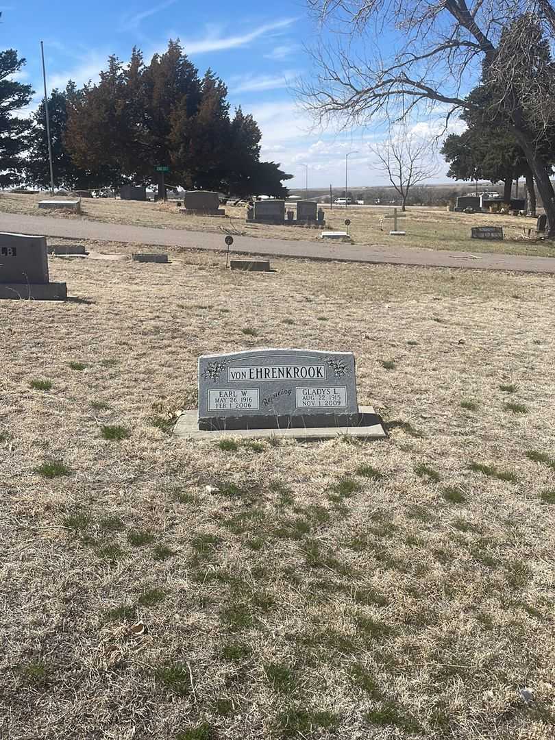 Earl W. Von Ehrenkrook's grave. Photo 1