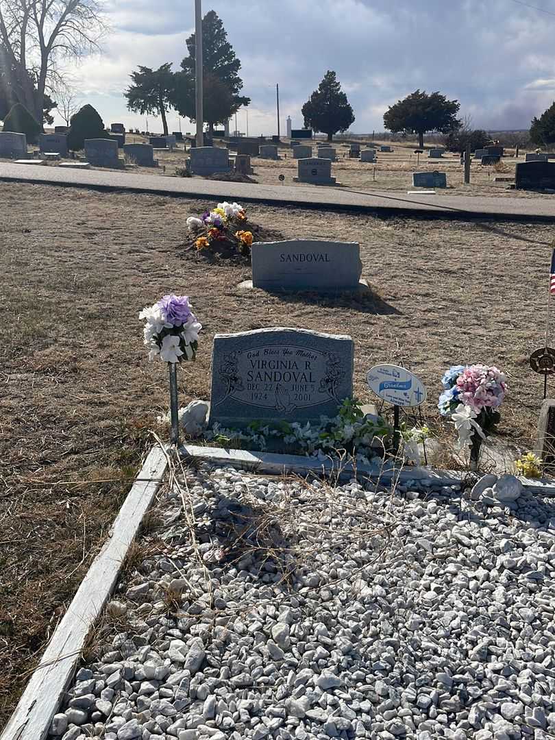 Virginia R. Sandoval's grave. Photo 1