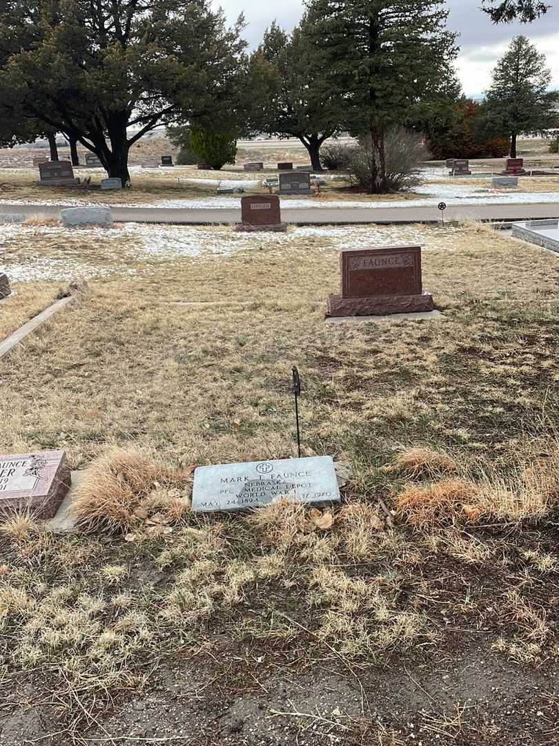Mark T. Faunce's grave. Photo 2
