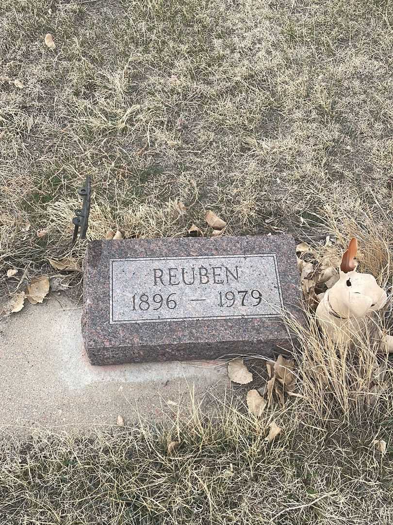 Reuben Updike's grave. Photo 3