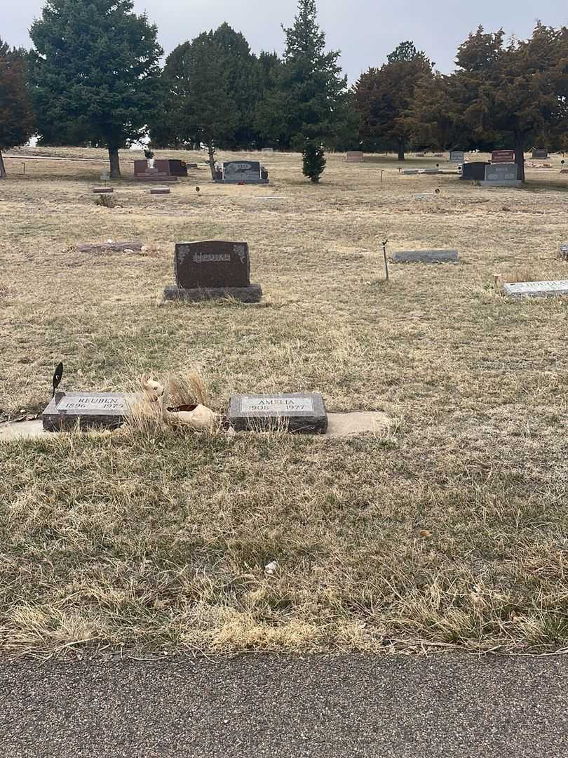 Amelia Updike's grave. Photo 2