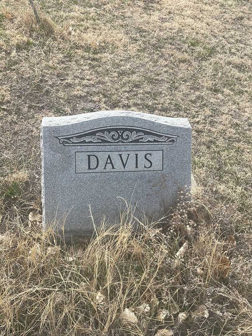 Cordella K. Davis's grave. Photo 1