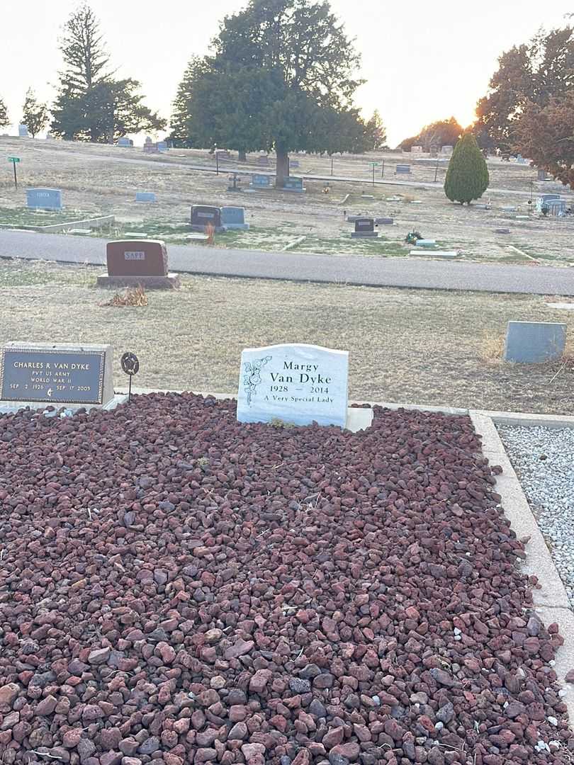 Margy Van Dyke Bradley's grave. Photo 1