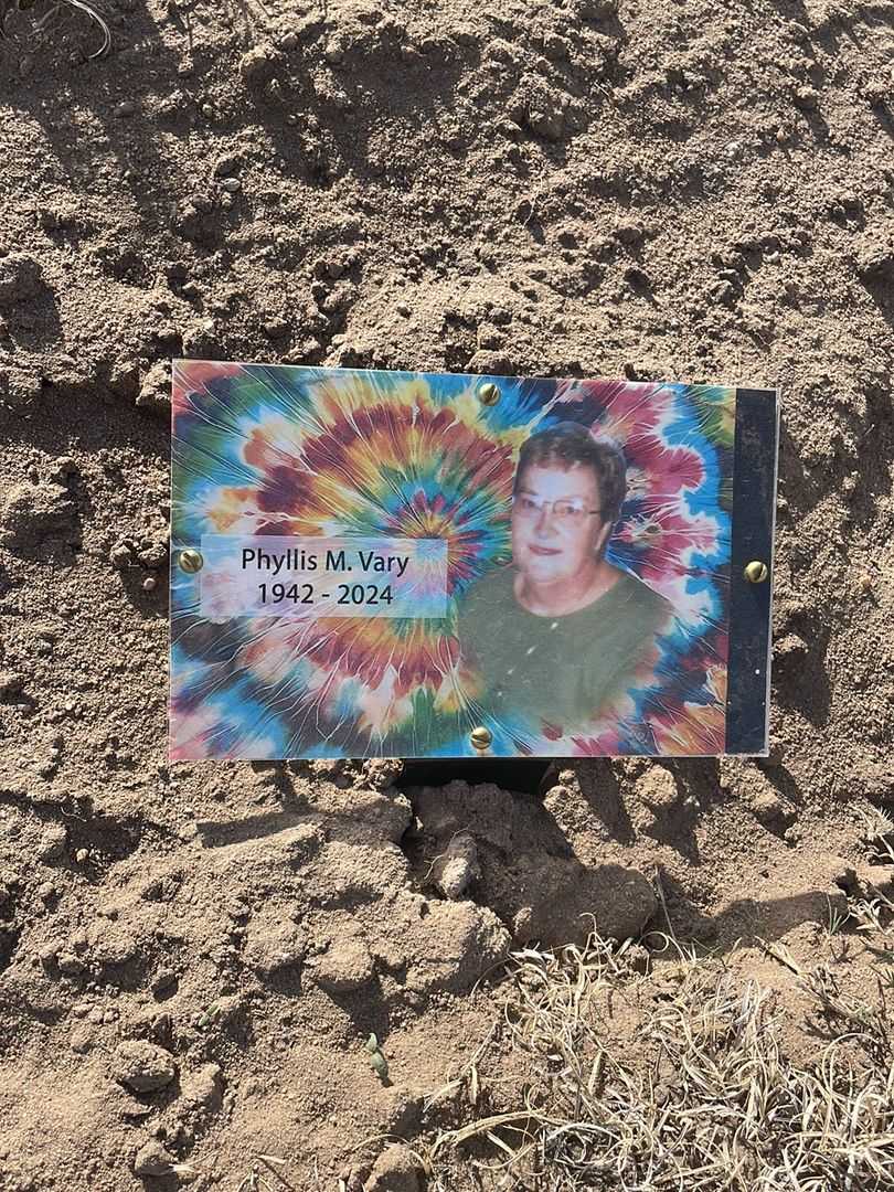 Phyllis M. Vary's grave. Photo 2