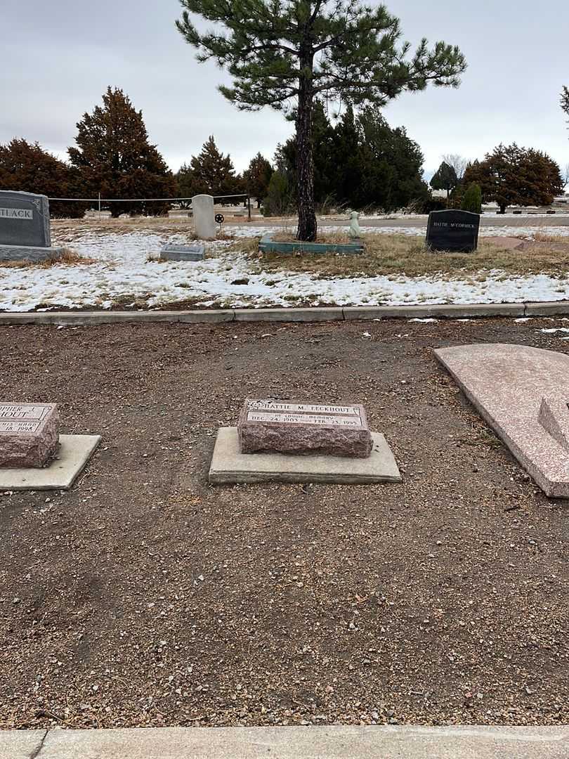 Hattie M. Eeckhout's grave. Photo 1