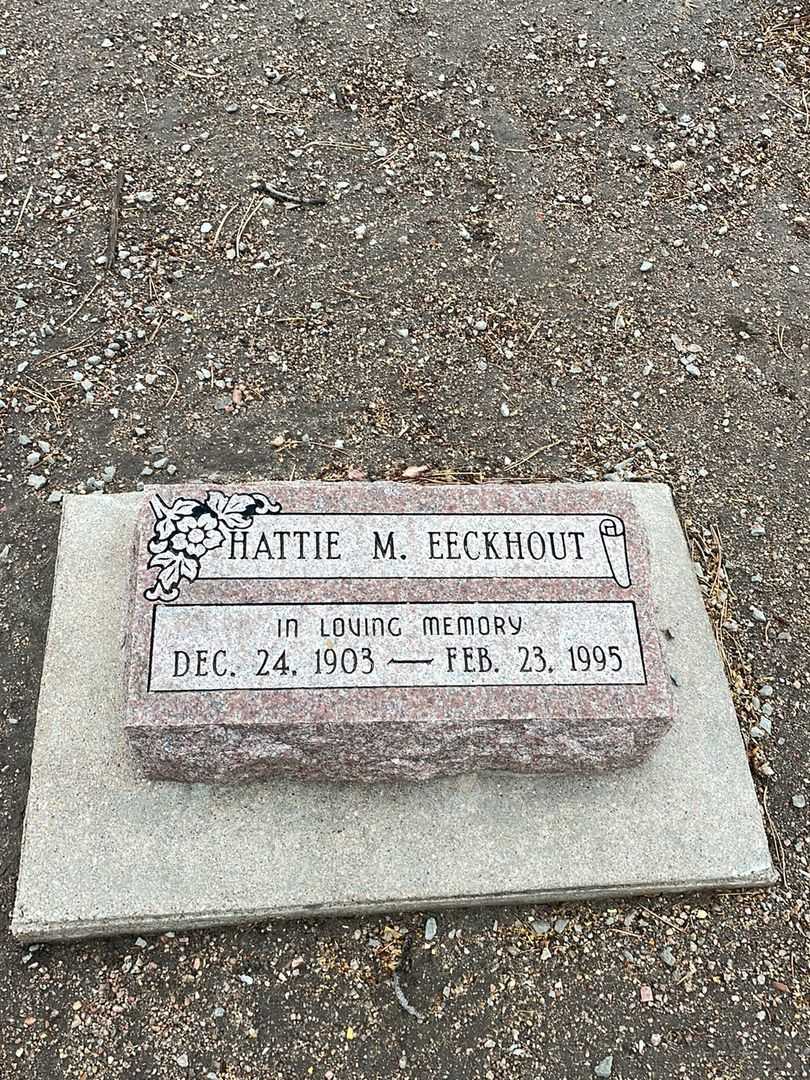 Hattie M. Eeckhout's grave. Photo 2