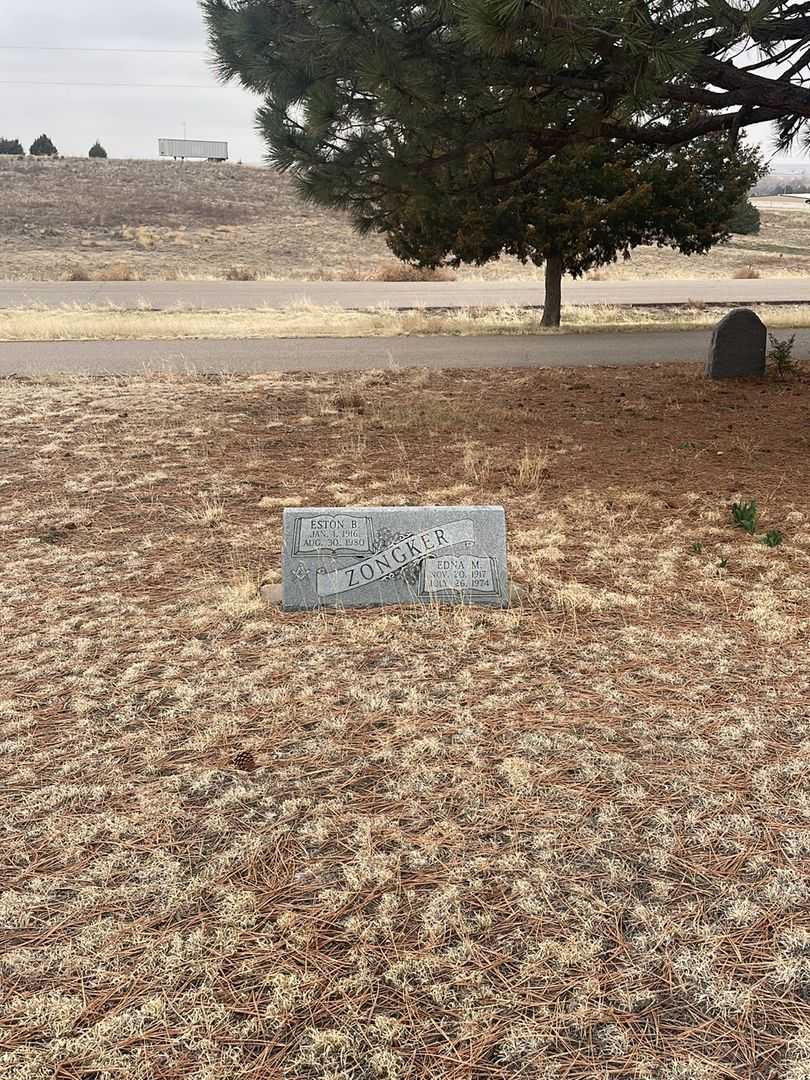 Edna M. Zongker's grave. Photo 1