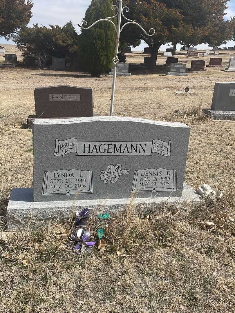 Dennis D. Hagemann's grave. Photo 2