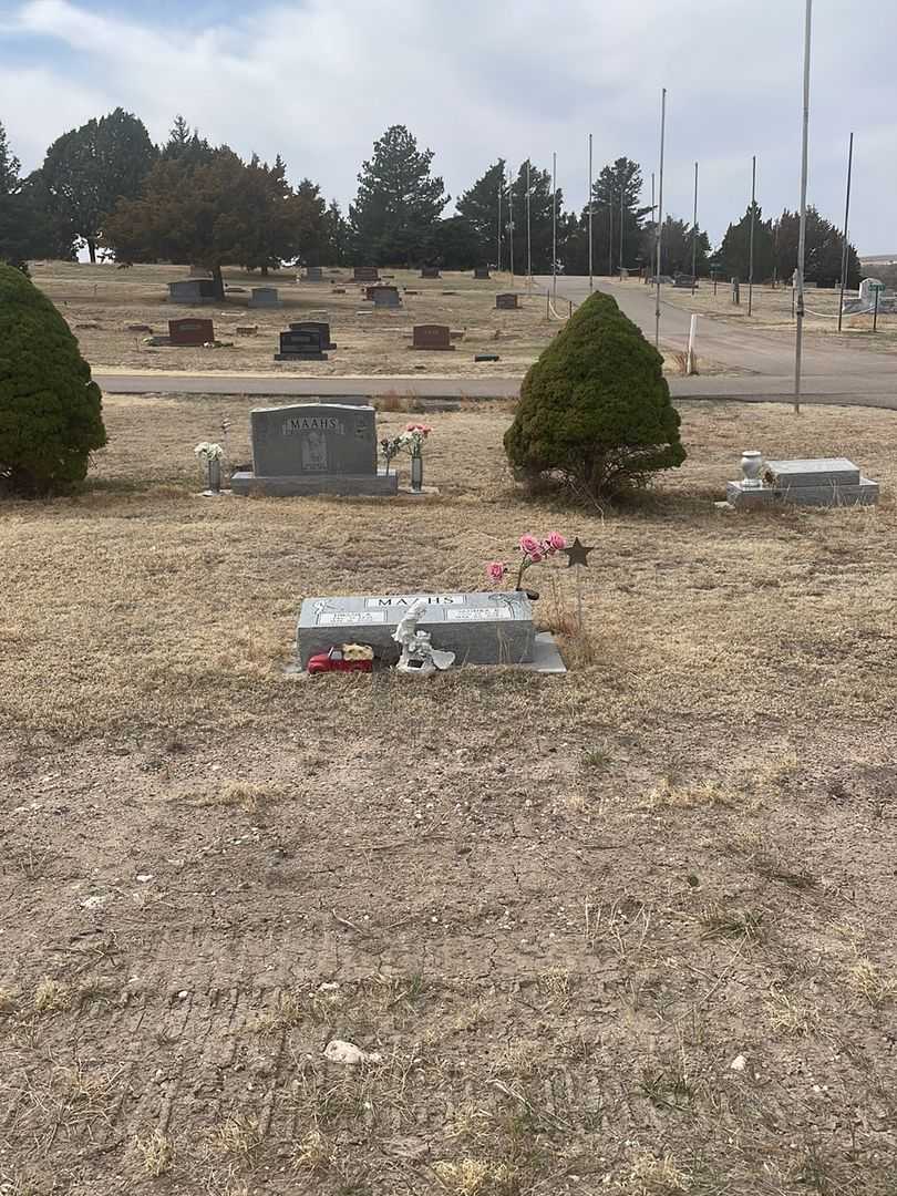 Dwane A. Maahs Junior's grave. Photo 2