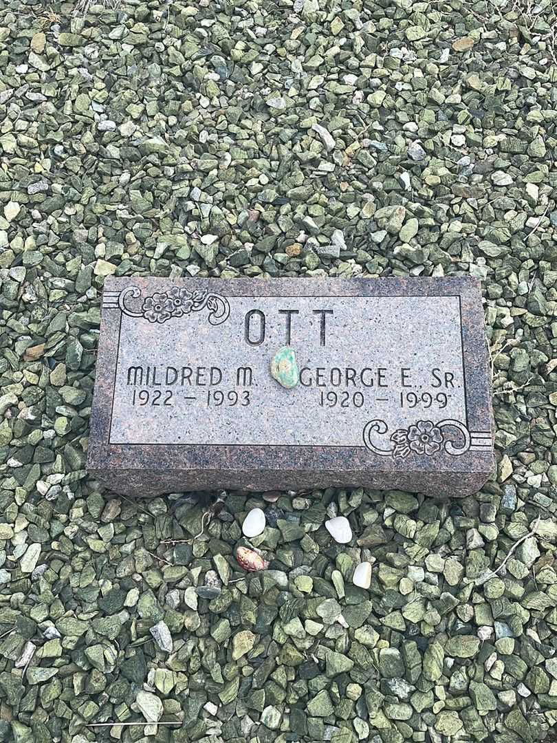 George E. Ott Senior's grave. Photo 2