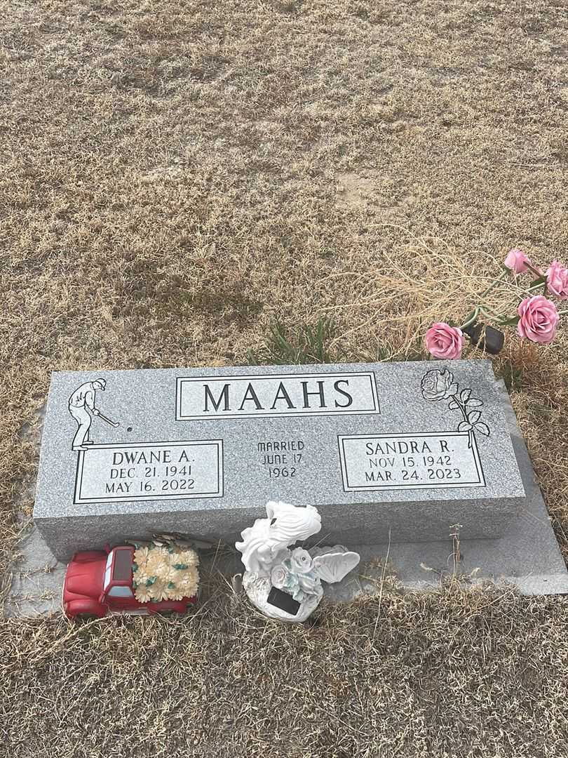 Dwane A. Maahs Junior's grave. Photo 3