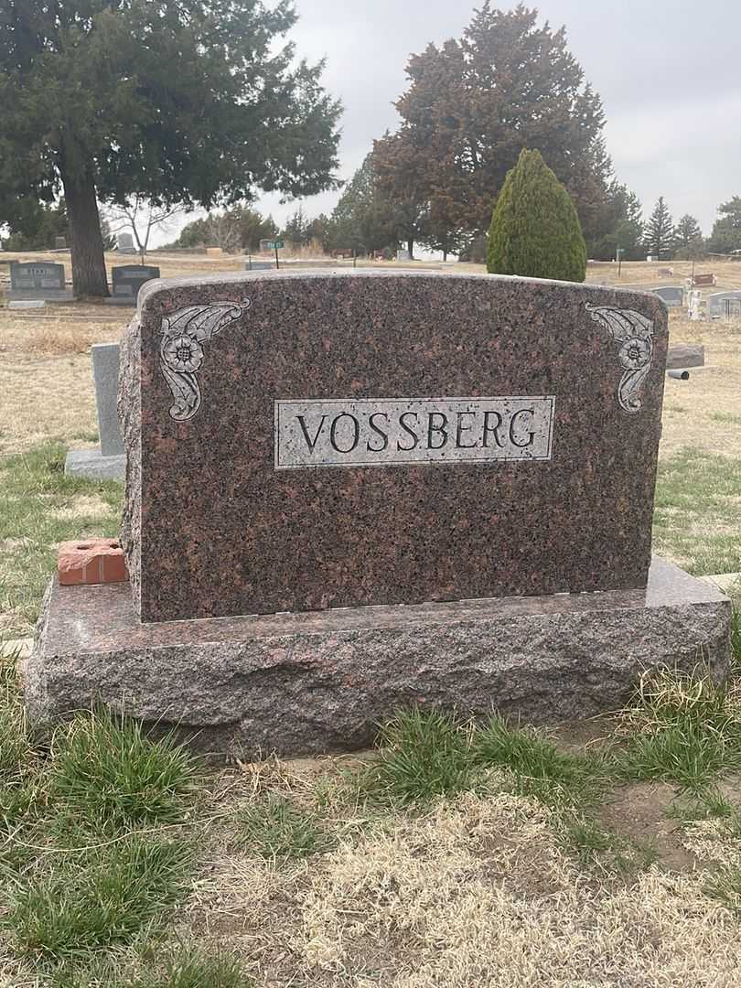 Arnold H. Vossberg's grave. Photo 1