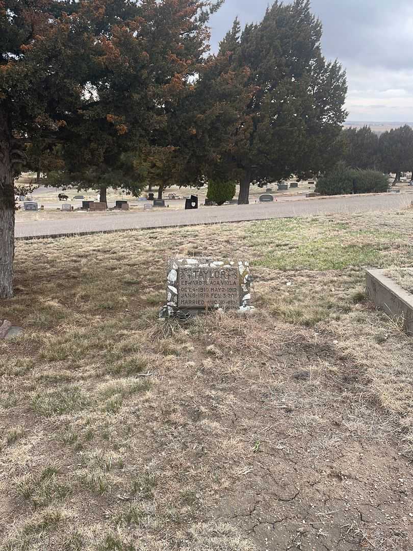 Ada Viola Taylor's grave. Photo 1