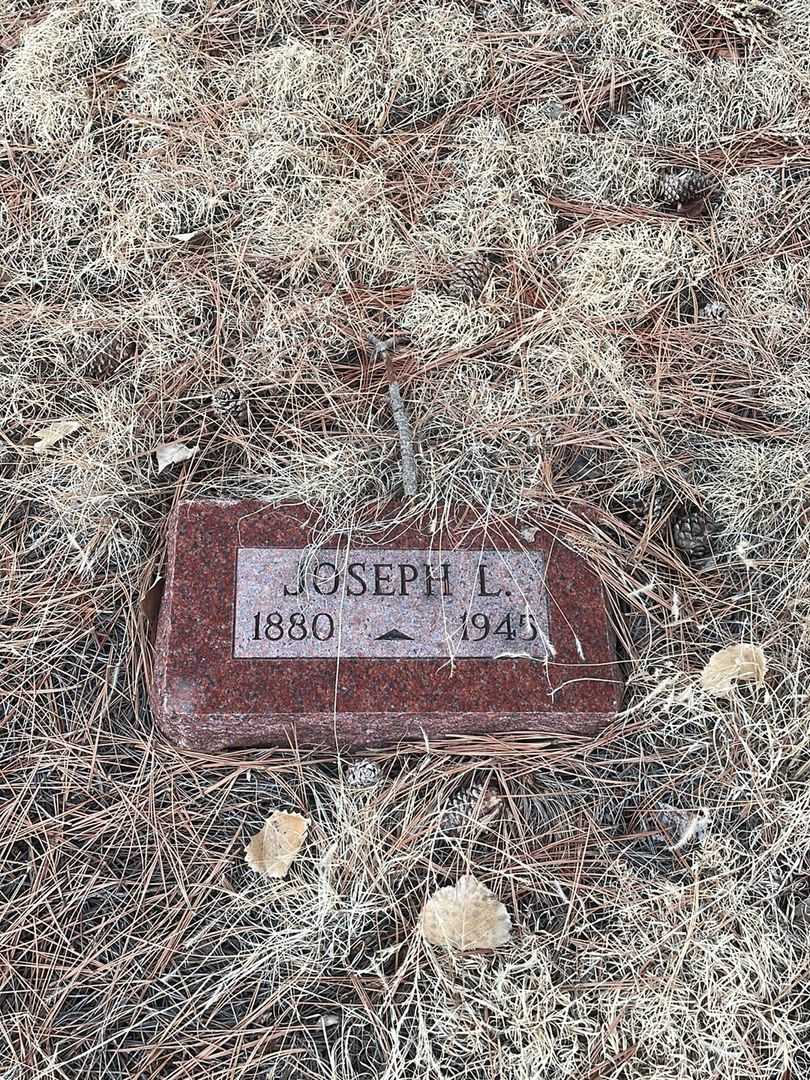 Joseph L. Bailey's grave. Photo 3