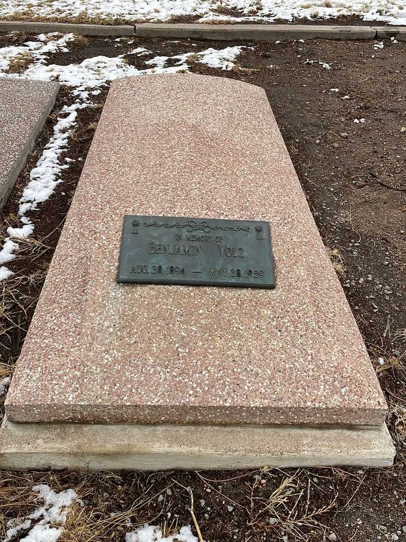 Benjamin Volz's grave. Photo 2