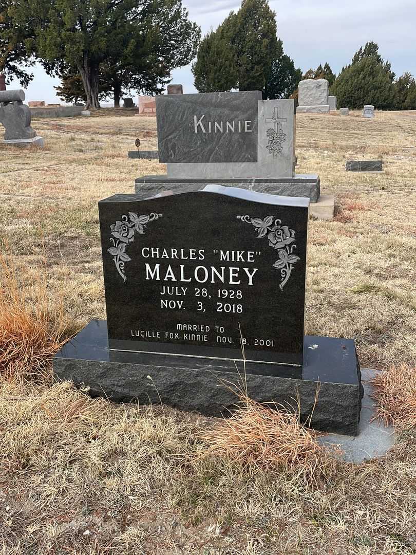 Charles Michael "Mike" Maloney's grave. Photo 2