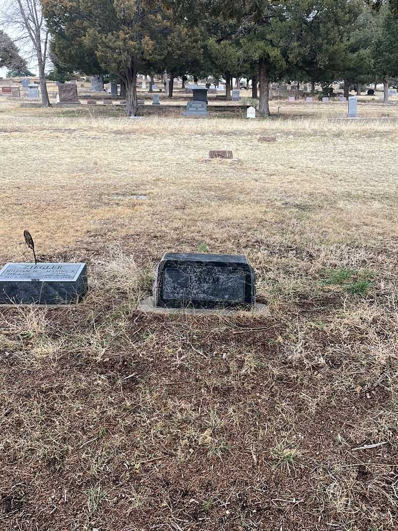 Myra E. Lamm's grave. Photo 1