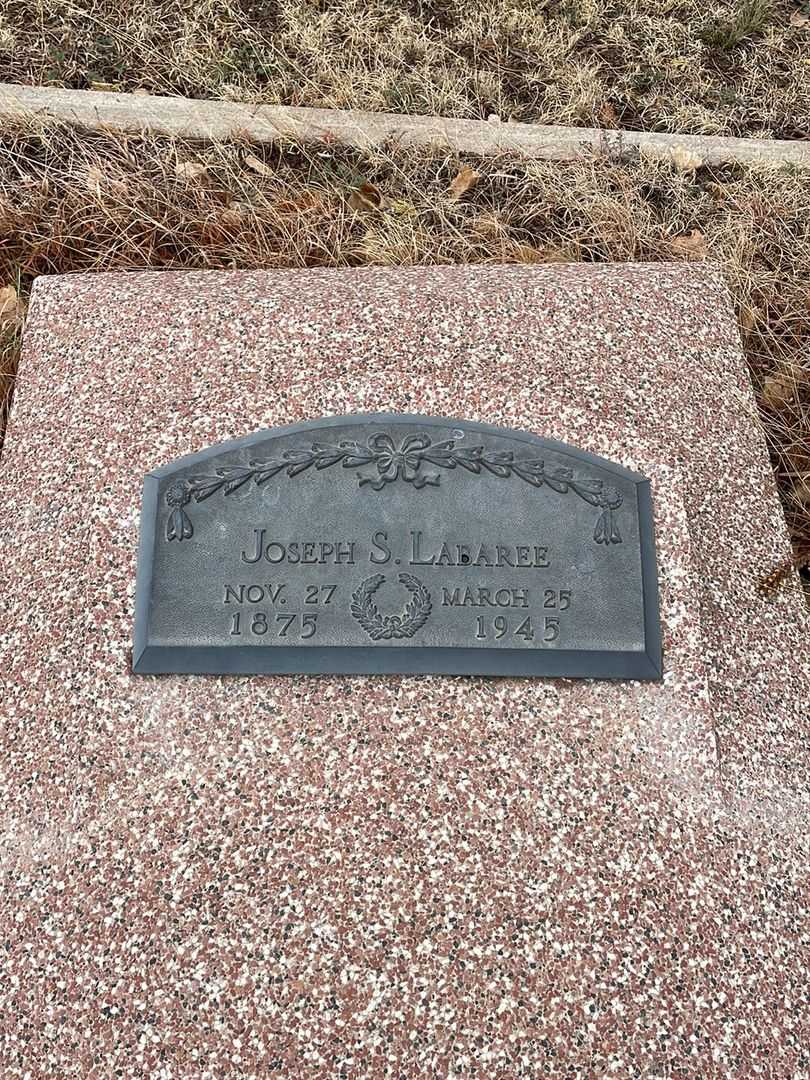 Joseph S. Labaree's grave. Photo 2