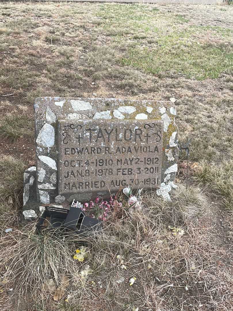 Ada Viola Taylor's grave. Photo 2