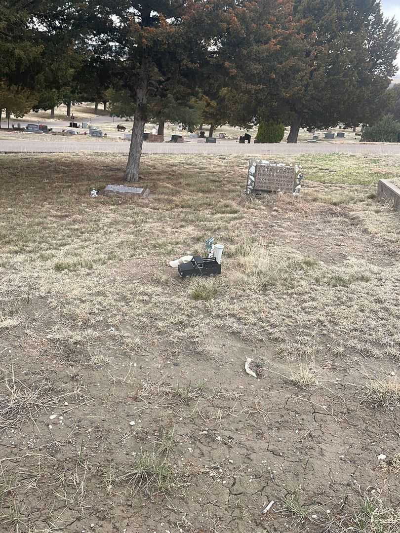 Edward R. Taylor's grave. Photo 3
