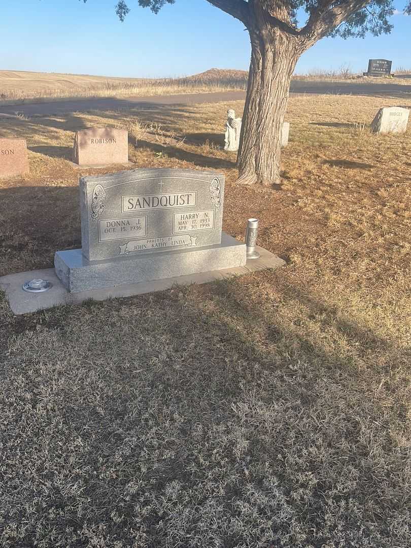 Harry N. Sandquist's grave. Photo 1