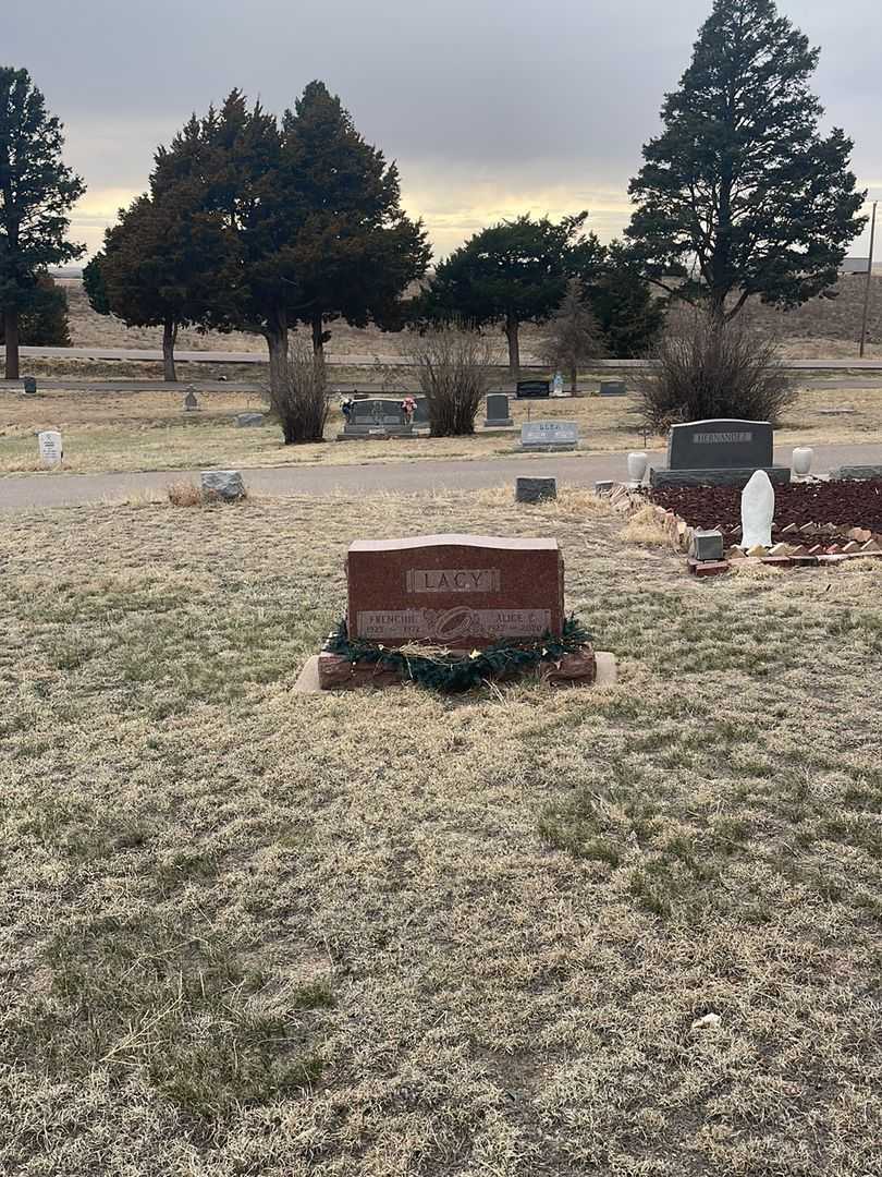 Frenchie Lacy's grave. Photo 1
