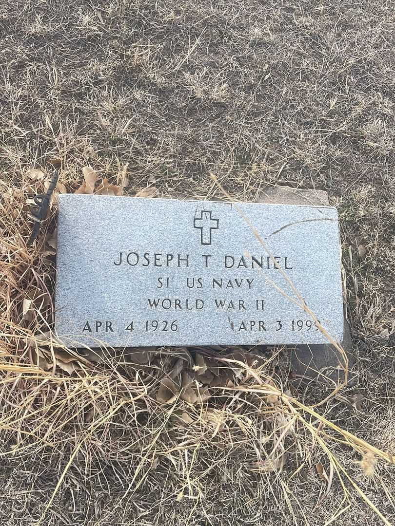 Joseph T. Daniel's grave. Photo 3