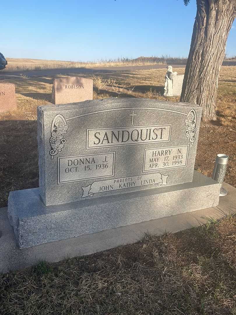 Harry N. Sandquist's grave. Photo 2