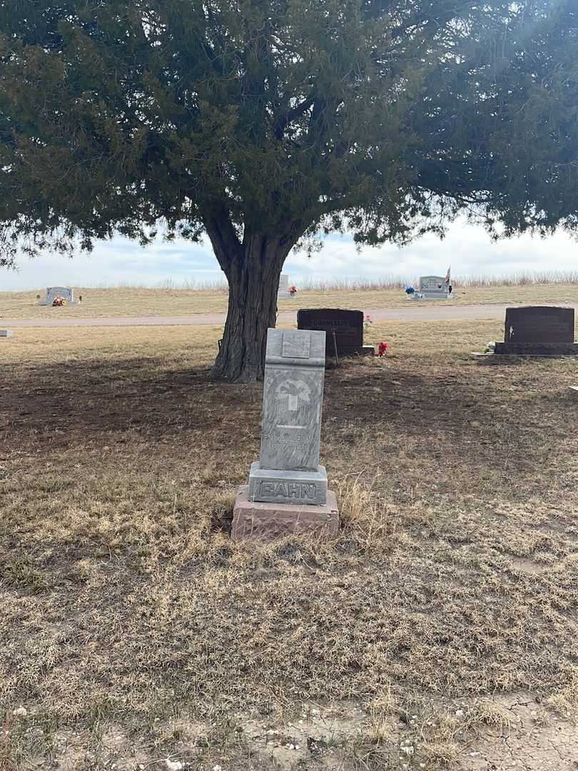 Emma A. Bahn's grave. Photo 1