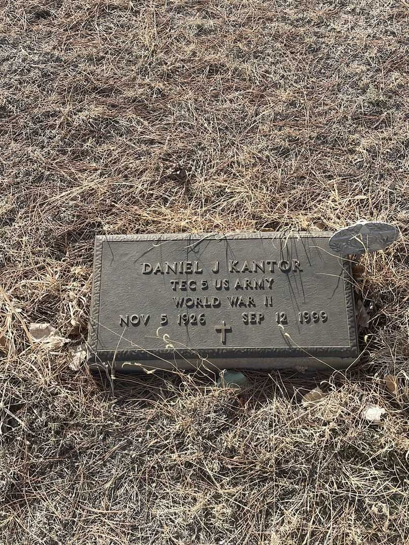 Daniel J. Kantor's grave. Photo 3