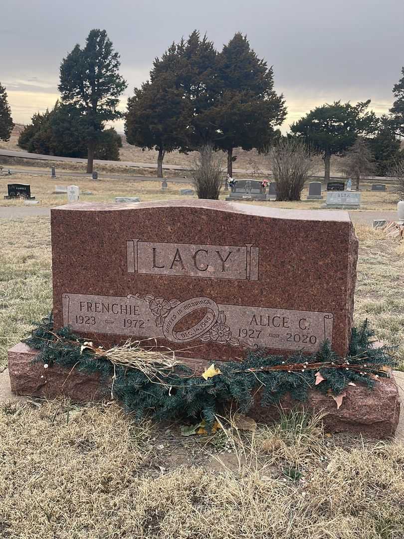 Frenchie Lacy's grave. Photo 2