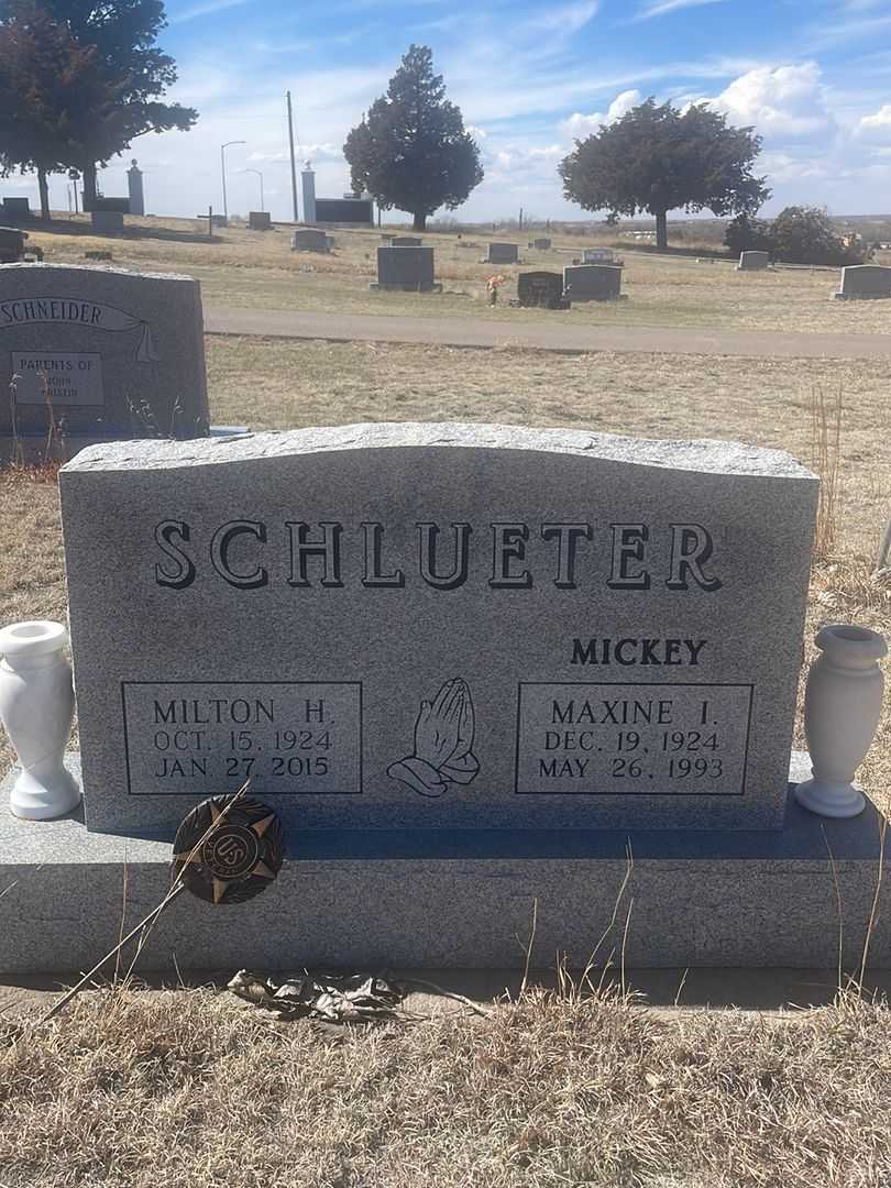 Milton H. Schlueter's grave. Photo 2