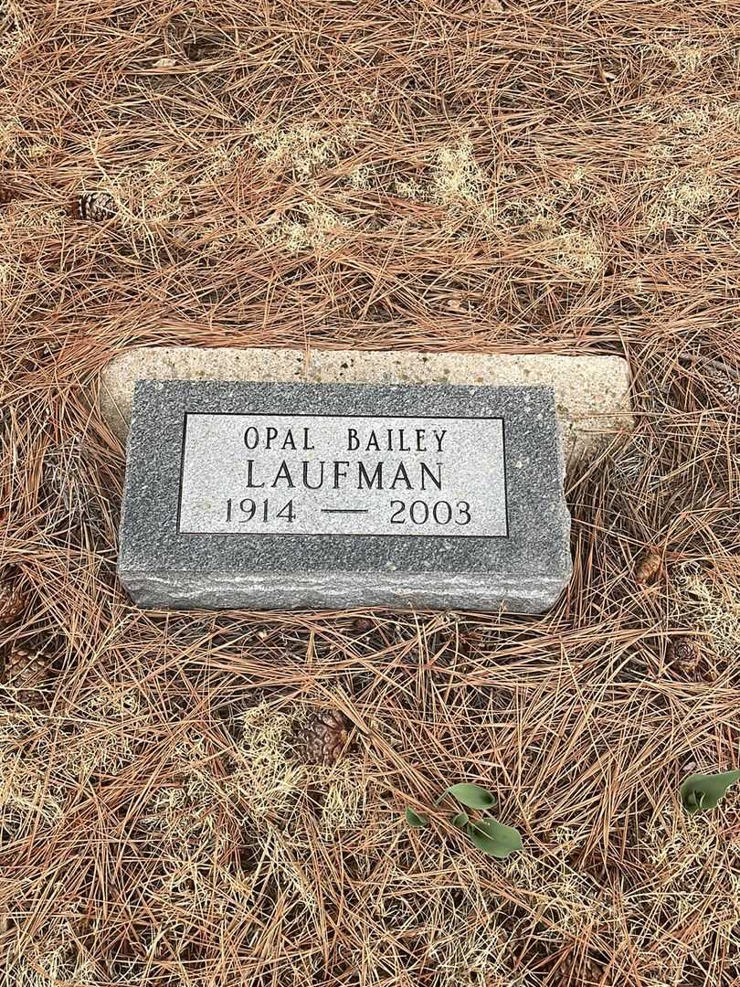 Opal Bailey Laufman's grave. Photo 3