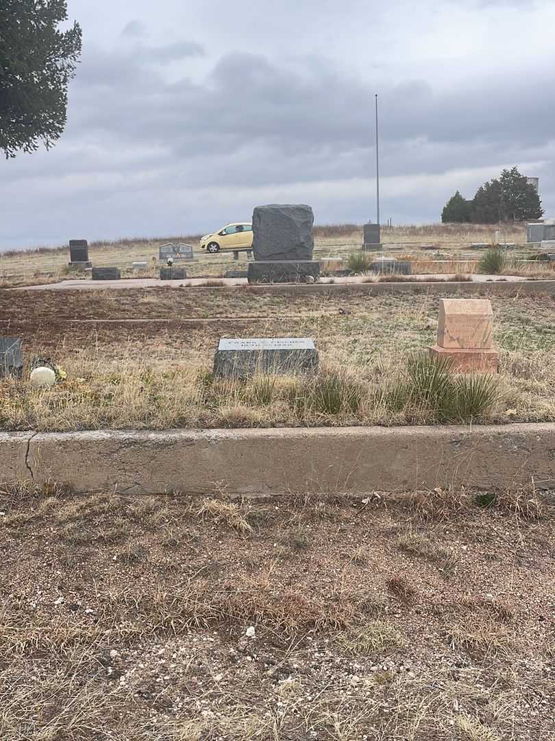 Frank L. Fischer's grave. Photo 1