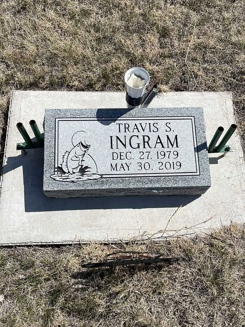 Travis S. Ingram's grave. Photo 3