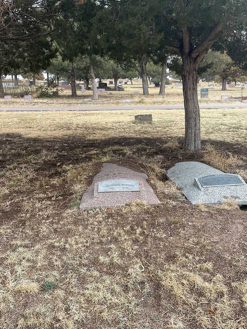 Anna Evelyn Vossberg's grave. Photo 1