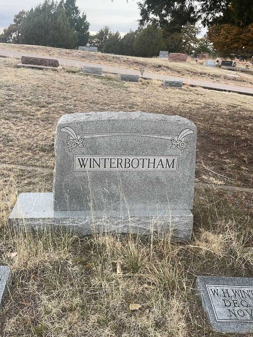 Hazel W. Labaree's grave. Photo 1