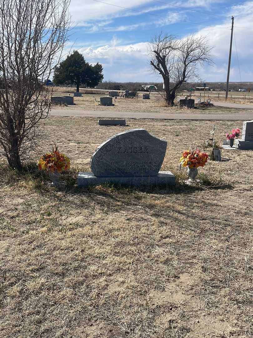 Pete Kaiser's grave. Photo 1