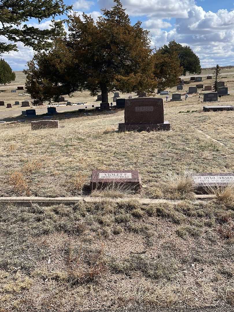 Violet F. Zersen's grave. Photo 2