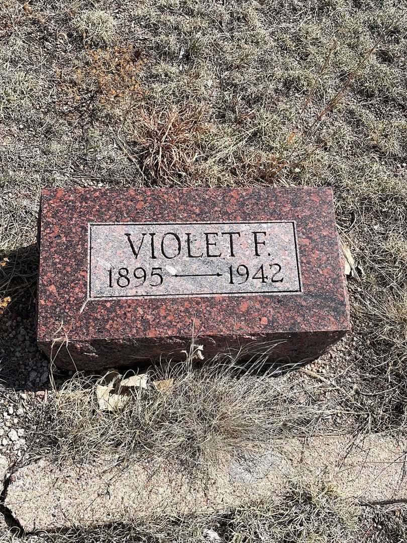 Violet F. Zersen's grave. Photo 3