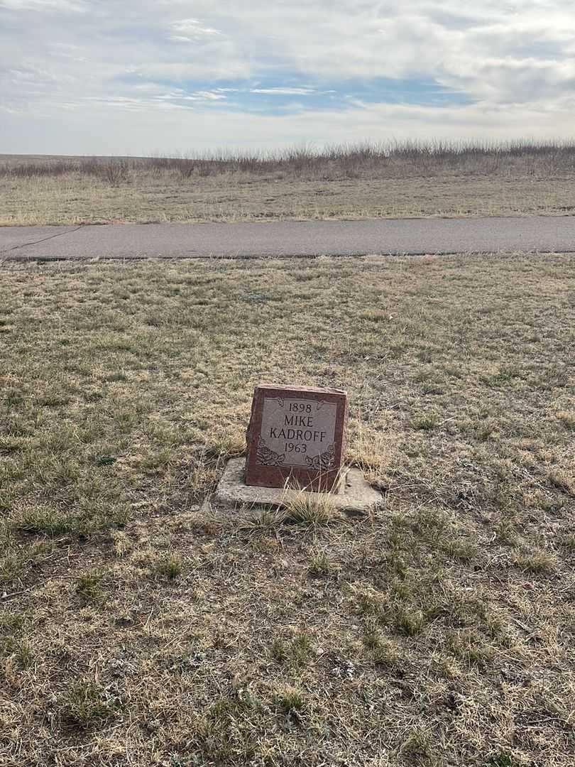 Mike Kadroff's grave. Photo 1